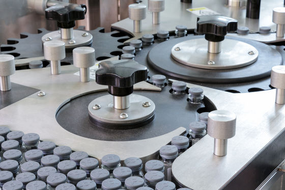 Genauigkeit 0,5 mm Automatische Etikettiermaschine 750 Flaschen/Minute