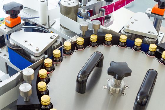 750 Stück/Min. Drei-Punkte-Positionierungsmaschine für rundes Etikettieren von Flaschen