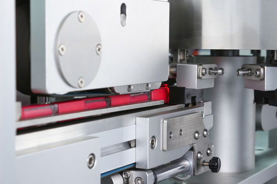 2 kW 220VAC PLC-gesteuerte Lippenstift-Kennzeichnungsmaschine mit 60-90 Stück/Min