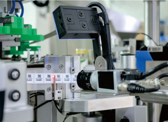 300 Stück/min Automatische Etikettiermaschine für vorgefüllte Nadeln