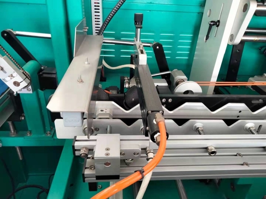 Servo gefahrene UVflaschen-Drucker-Multicolor Screen Printing-Maschine mit der heißen stempelnden Kennzeichnung